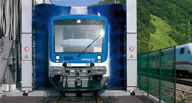 Installation de lavage spéciale semi-stationnaire pour trains